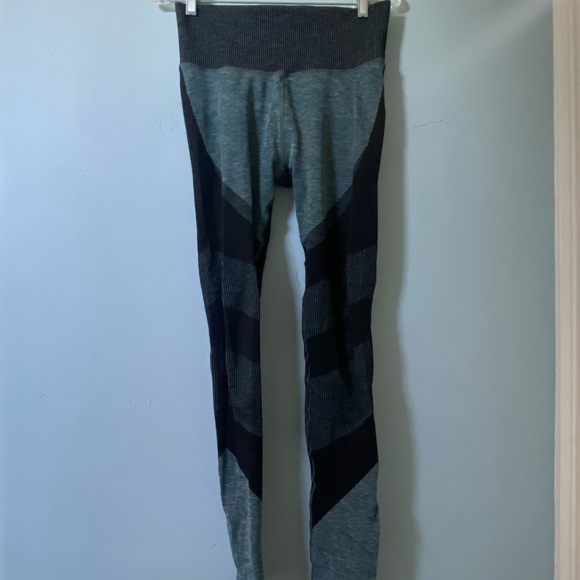 Alo yoga pants - Picture 1 of 6